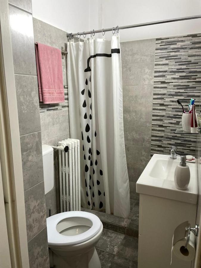 Centru Charming New Apartament Piata Universitate Apartment บูคาเรสต์ ภายนอก รูปภาพ